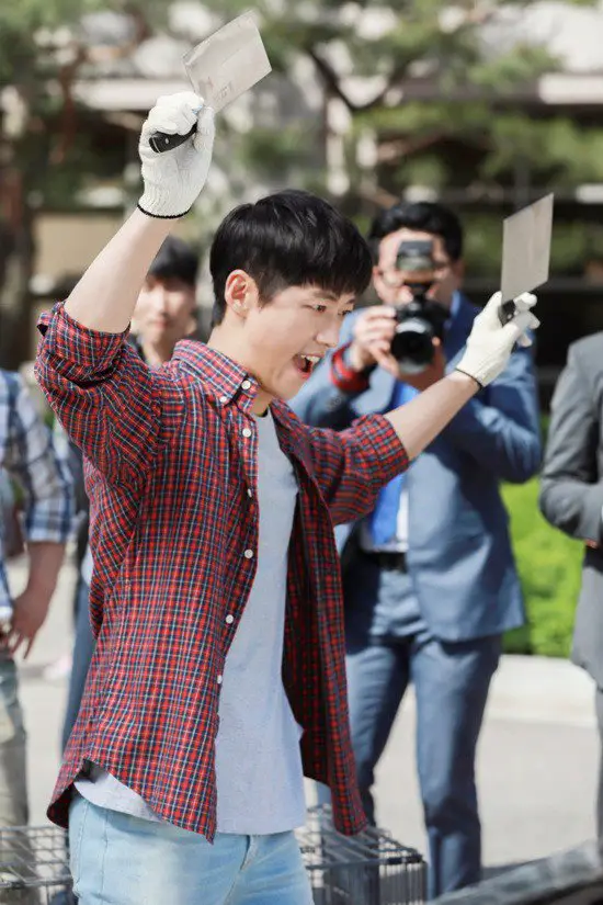 Nam Goong Min Is Toying With Knives In News Stills Of His Upcoming