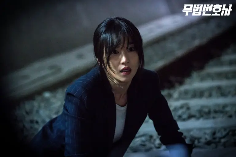 Lee Joon Gi Protects Seo Ye Ji In Recent "Lawless Lawyer ...