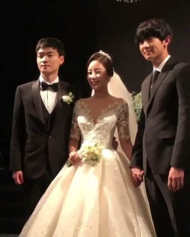 https://www.jazminemedia.com/wp-content/uploads/2018/10/exo-chanyeol-sister-wedding.jpg