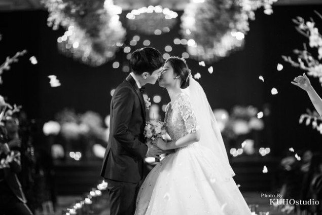 https://www.jazminemedia.com/wp-content/uploads/2018/10/exo-chanyeol-sister-wedding.jpg
