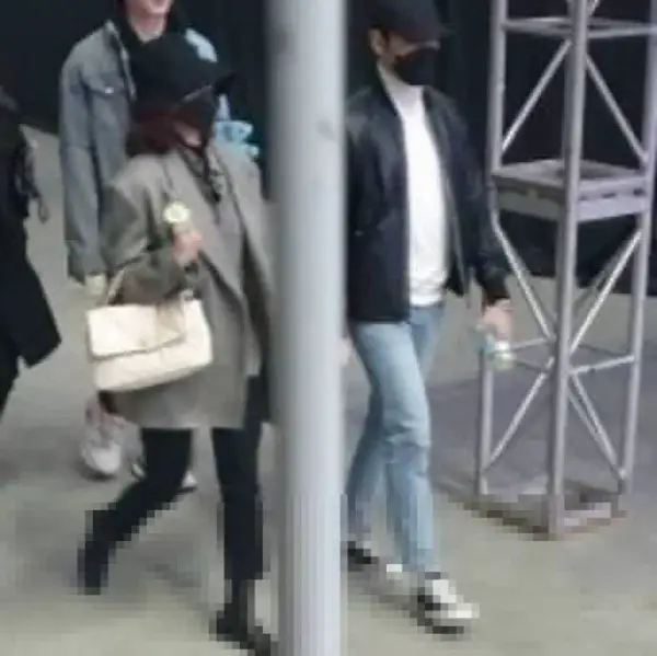 Park Shin Hye Spotted With Boyfriend Choi Tae Joon On A Date To IU’s