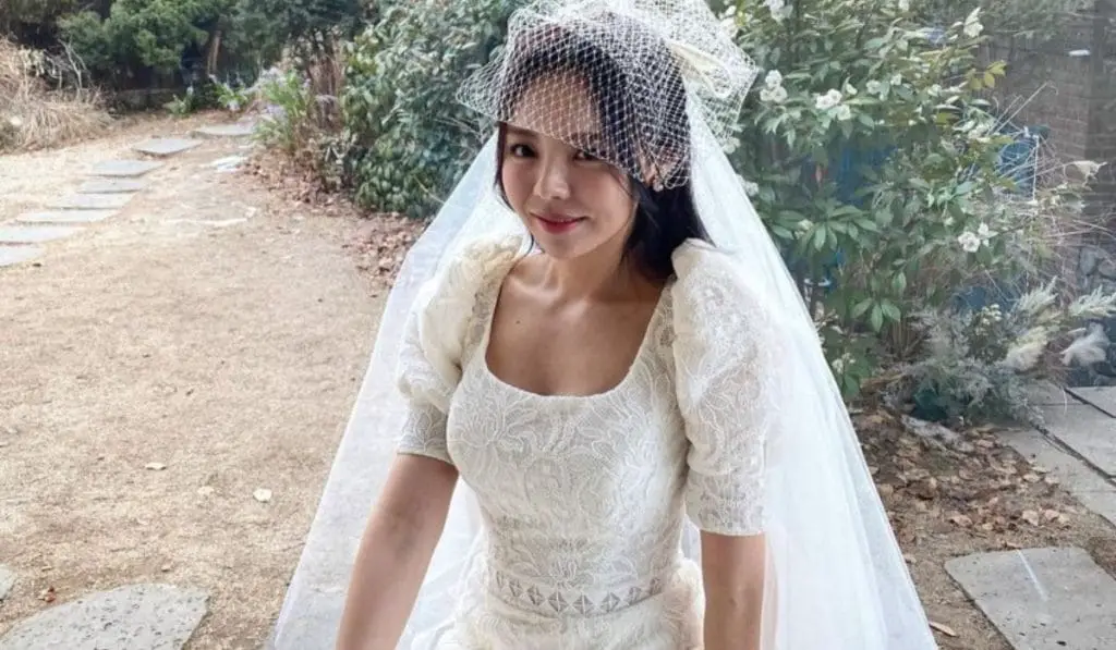 Jung Jiwoo, BTS’s J-Hope’s Older Sister, Is Getting Married To Her Non