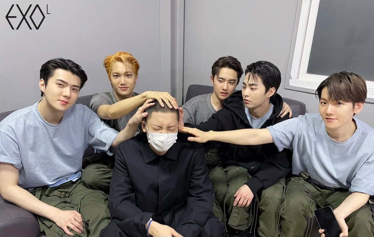 EXO Members Stay True To Their Military Photo Tradition, Members Say