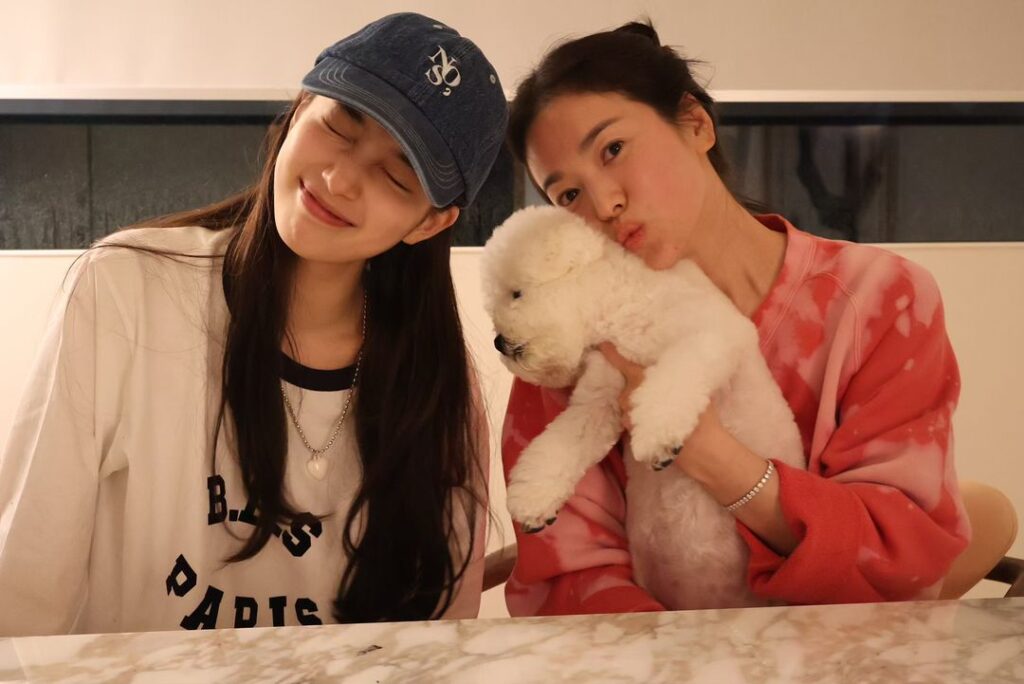 https://www.jazminemedia.com/wp-content/uploads/2024/06/Song-Hye-Kyo-and-Suzy.jpg
