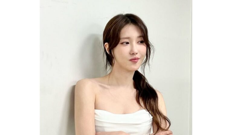 Famous Korean Actress Addresses Grandfather’s Alleged Pro-Japanese Actions + Reveals She’s Cut Contact With Her Family A Long Time Ago