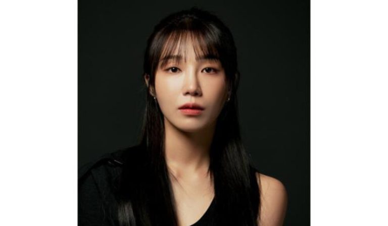 Popular Idol-Actress Leaves Agency After 14 Years, Joins This One Instead