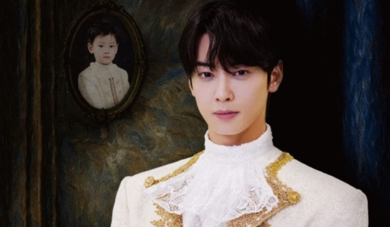 Famous Kpop Idol Recreates His Iconic Childhood Photo For Fanmeeting Ahead Of Military Enlistment