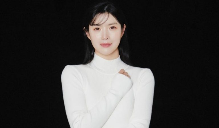“Hospital Playlist” Actress Ahn Si Ha Gives Birth To Son After 22 Hours Of Labor