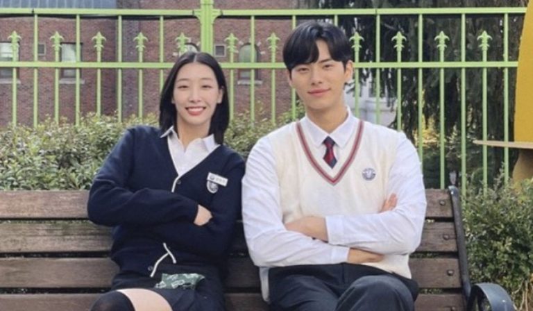 Netizens spot Actor Of One Of The Current Biggest Kdramas And His Girlfriend Wearing The Same Ring