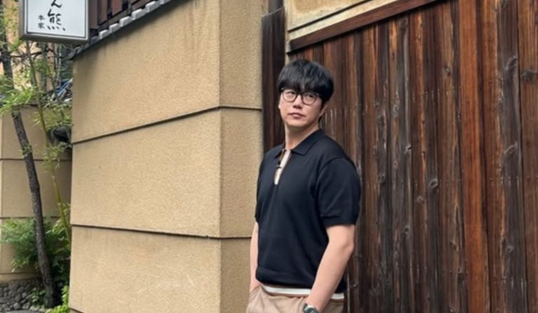 Sung Si Kyung Under Fire For Allegedly Operating His One-Person Agency Illegally, Agency Explains What Happened