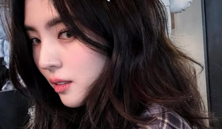 Han So Hee Likes Then Unlikes A Post By A Conservative Politician, Agency Explains