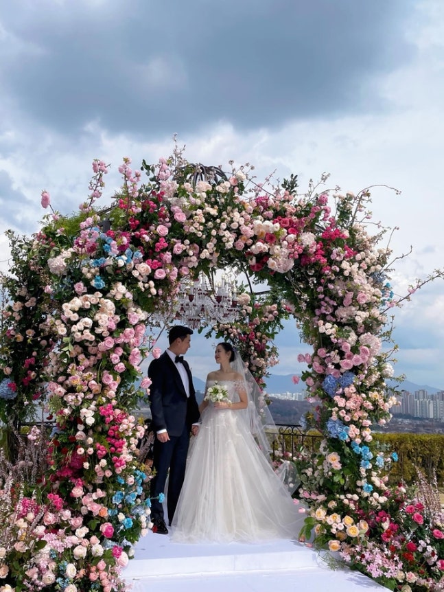 https://jazminemedia.com/wp-content/uploads/2026/03/son-ye-jin-hyun-bin.jpg