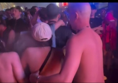 Hong Seok Cheon Rescued Thai Woman who Lost Consciousness At The Bangkok Songkran Festival
