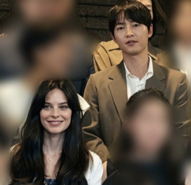 https://jazminemedia.com/wp-content/uploads/2026/04/Song-Joong-Ki-And-Wife-Katy-Louise-Saunders-.jpg
