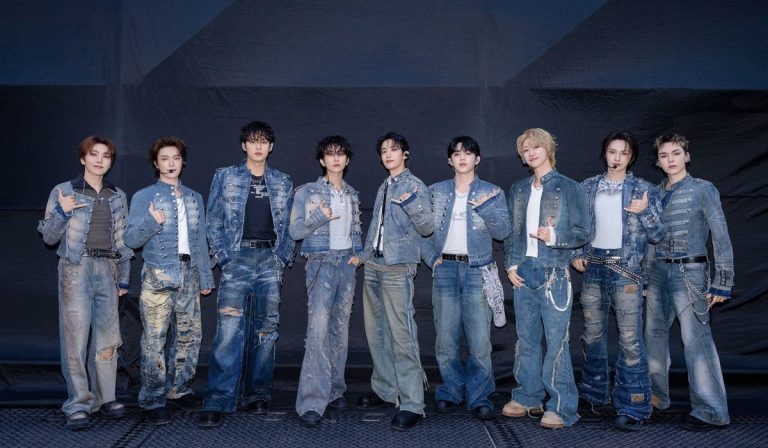 SEVENTEEN Re-Signs With Pledis Entertainment for Second Time, All 13 Members Included