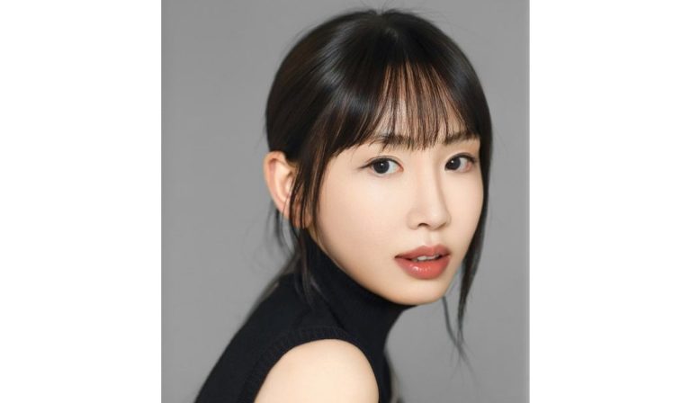 Actress Kang Ye Won Surprises Fans With Changed Look in New Profile Photos