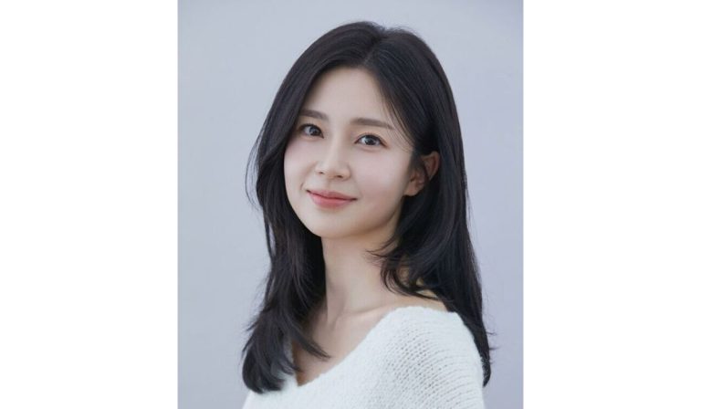 Baek Jin Hee Surprises With Sudden Marriage Announcement